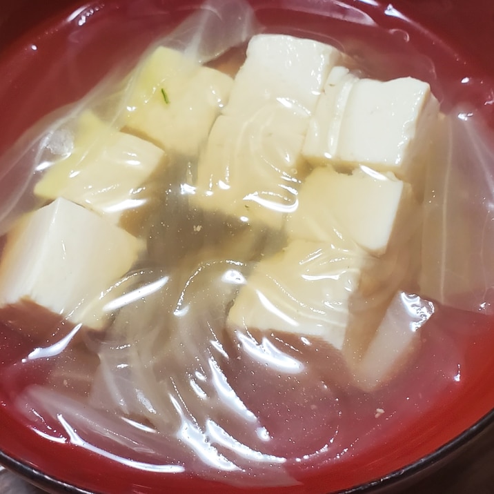 うどんスープの素で豆腐春雨スープ